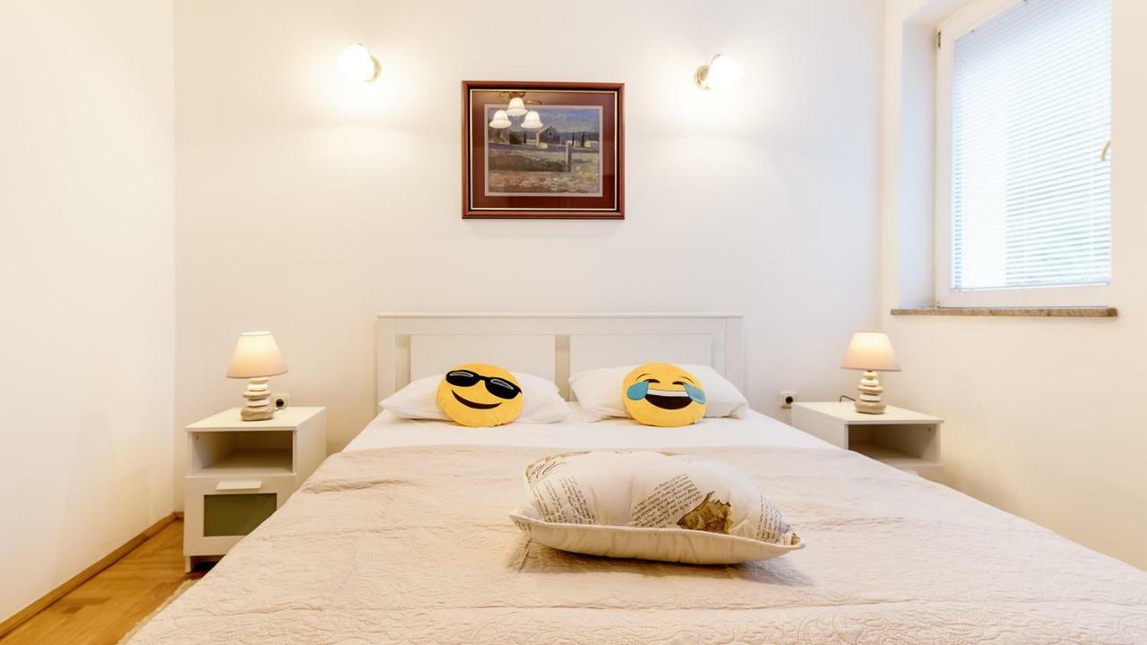 Central Apartment Smiley - Free Parking Загреб Екстериор снимка