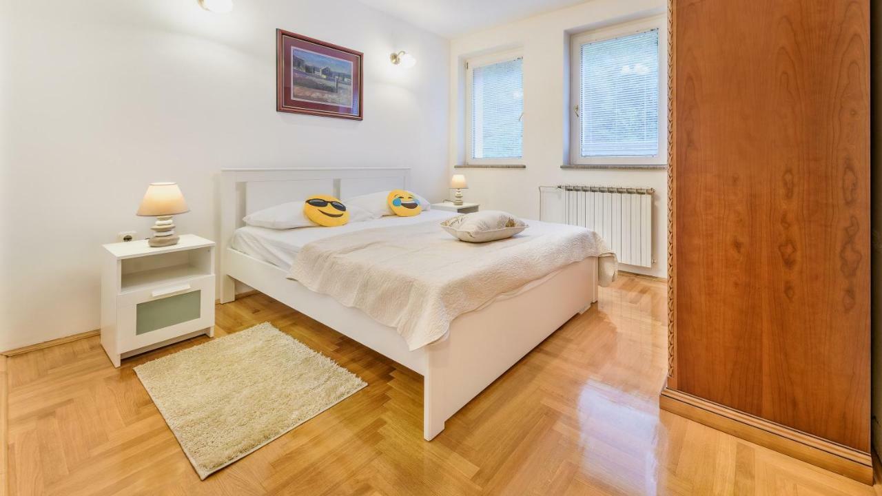 Central Apartment Smiley - Free Parking Загреб Екстериор снимка