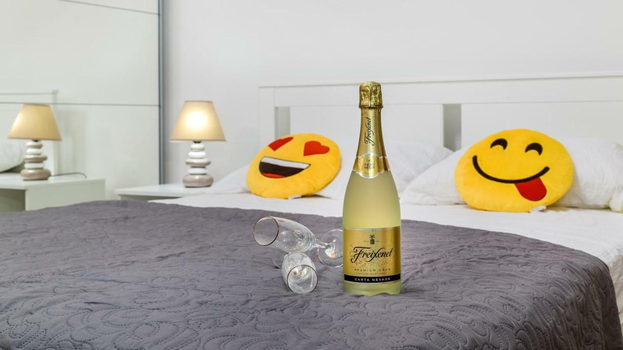 Central Apartment Smiley - Free Parking Загреб Екстериор снимка